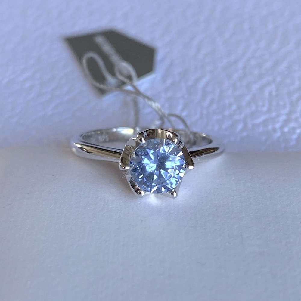 Stunning Swarovski Blue solitaire Brand New Size 7